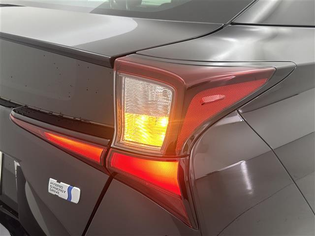 プリウス ＳセーフティプラスＩＩ　禁煙車　純正ナビ（ＣＤ・ＤＶＤ・フルセグ・ＢＴ・ＳＤ）全周囲カメラ　社外前後ドライブレコーダー　ビルトインＥＴＣ　前後クリアランスソナー　レーダークルーズコントロール　ブラインドスポットモニター（40枚目）