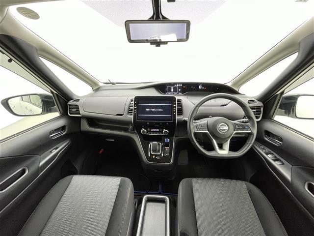 セレナ ｅ－パワー　ハイウェイスターＶ　禁煙車　ワンオーナー　純正ナビ（ＣＤ・ＤＶＤ・フルセグ・ＢＴ・ＳＤ）純正後席モニター　純正前方ドライブレコーダー　ビルトインＥＴＣ　両側パワースライドドア　アダブティブクルコン　前後クリアランスソナー（4枚目）