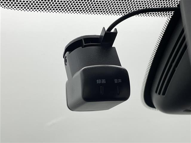 セレナ ｅ－パワー　ハイウェイスターＶ　禁煙車　ワンオーナー　純正ナビ（ＣＤ・ＤＶＤ・フルセグ・ＢＴ・ＳＤ）純正後席モニター　純正前方ドライブレコーダー　ビルトインＥＴＣ　両側パワースライドドア　アダブティブクルコン　前後クリアランスソナー（5枚目）