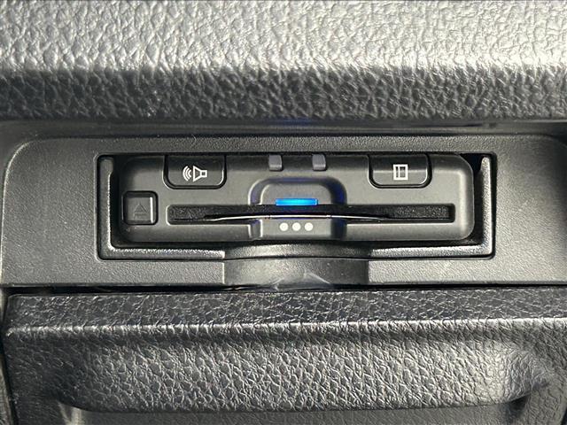 ヴォクシー ZS 煌 アルパインナビ(CD・DVD・フルセグ・BT)バックカメラ ビルトインETC 両側パワースライドドア クルーズコントロール プリクラッシュブレーキ レーンデェパーチャアラート アイドリングストップ(7枚目)