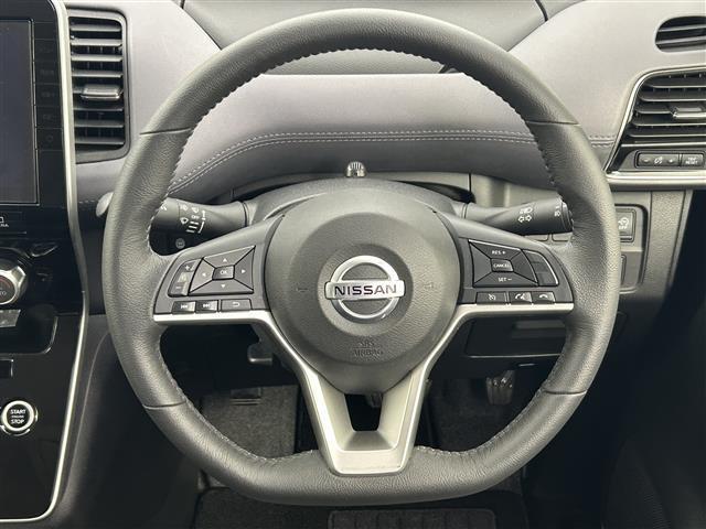 セレナ ハイウェイスターV 純正10型ナビ 全方位カメラ 純正後席モニター Bluetooth フルセグTV ドライブレコーダー クルーズコントロール コーナーセンサー オートハイビーム BSM ETC 衝突軽減システム(8枚目)