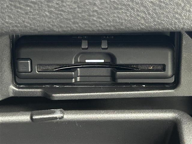 セレナ ハイウェイスターV 純正10型ナビ 全方位カメラ 純正後席モニター Bluetooth フルセグTV ドライブレコーダー クルーズコントロール コーナーセンサー オートハイビーム BSM ETC 衝突軽減システム(21枚目)