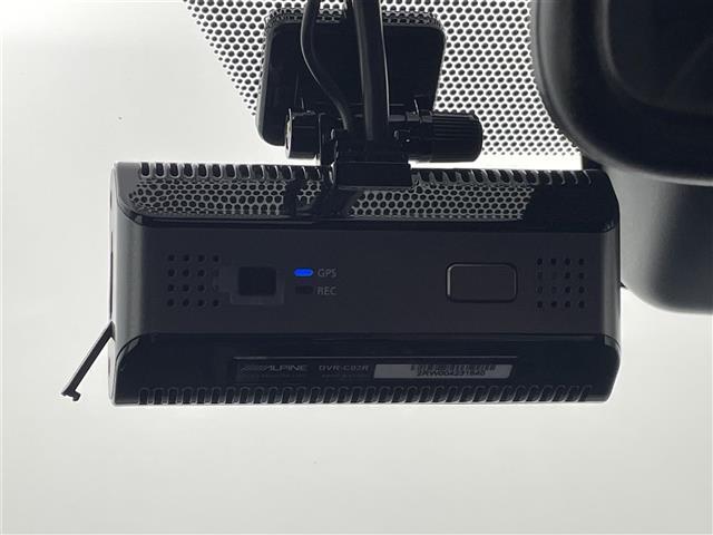 ＲＡＶ４ アドベンチャー　禁煙車　社外ナビ（ＣＤ・ＤＶＤ・フルセグ・ＢＴ・ＳＤ・ＵＳＢ）バックカメラ　前方ドライブレコーダー　ＥＴＣ　クリアランスソナー　トヨタセーフティーセンス（プリクラッシュセーフティ・ロードサインアシスト（5枚目）