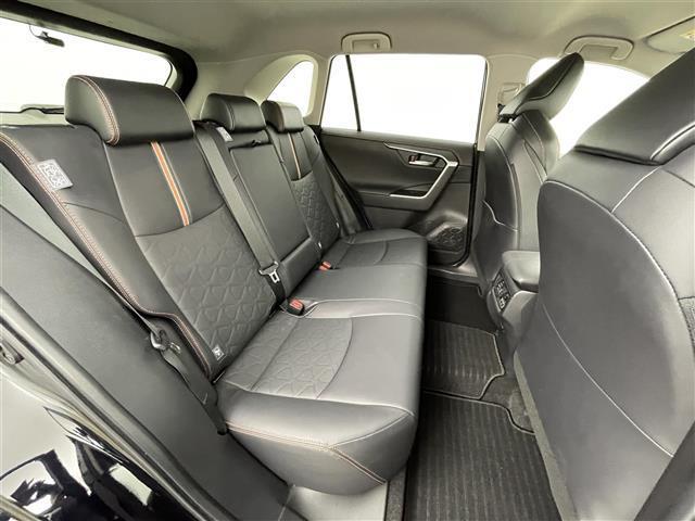 ＲＡＶ４ アドベンチャー　禁煙車　社外ナビ（ＣＤ・ＤＶＤ・フルセグ・ＢＴ・ＳＤ・ＵＳＢ）バックカメラ　前方ドライブレコーダー　ＥＴＣ　クリアランスソナー　トヨタセーフティーセンス（プリクラッシュセーフティ・ロードサインアシスト（28枚目）