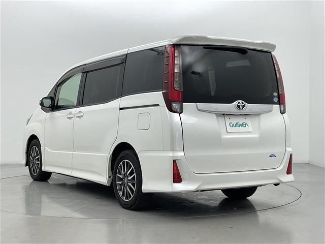 ノア Si 禁煙車 純正ナビ(CD・DVD・フルセグ・BT・SD)バックカメラ 社外前後ドライブレコーダー ビルトインETC 両側パワースライドドア アイドリングストップ 衝突軽減ブレーキ レーンキープアシスト(3枚目)