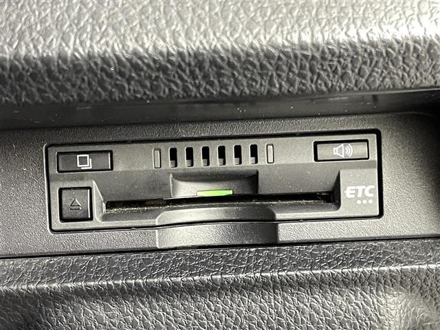 ノア Si 禁煙車 純正ナビ(CD・DVD・フルセグ・BT・SD)バックカメラ 社外前後ドライブレコーダー ビルトインETC 両側パワースライドドア アイドリングストップ 衝突軽減ブレーキ レーンキープアシスト(22枚目)