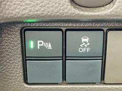 【　クリアランスソナー　】クリアランスソナーが装備されております♪障害物を検知しドライバーに知らせてくれるので狭いスペースへの駐車時など、衝突回避にお役立てくださいませ♪ 5