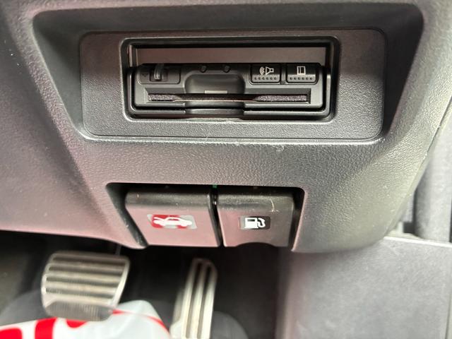 ジューク ニスモ RS 4WD ETC 全周囲カメラ 衝突被害軽減システム ターボ HID アルミホイール スマートキー 電動格納ミラー CVT 盗難防止システム 衝突安全ボディ ミュージックプレイヤー接続可 ABS ESC(8枚目)