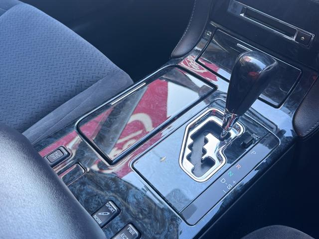 クラウン アスリート 60thスペシャルエディション ETC オートクルーズコントロール バックカメラ ナビ アルミホイール HID AT スマートキー 盗難防止システム パワーシート CD MD 衝突安全ボディ ABS ESC エアコン(8枚目)