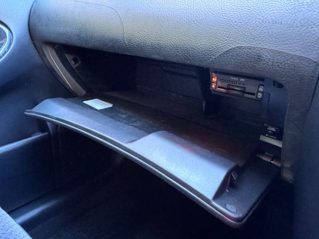 クラウン アスリート 60thスペシャルエディション ETC オートクルーズコントロール バックカメラ ナビ アルミホイール HID AT スマートキー 盗難防止システム パワーシート CD MD 衝突安全ボディ ABS ESC エアコン(10枚目)