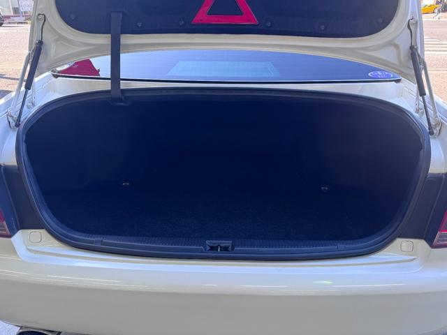 クラウン アスリート 60thスペシャルエディション ETC オートクルーズコントロール バックカメラ ナビ アルミホイール HID AT スマートキー 盗難防止システム パワーシート CD MD 衝突安全ボディ ABS ESC エアコン(26枚目)