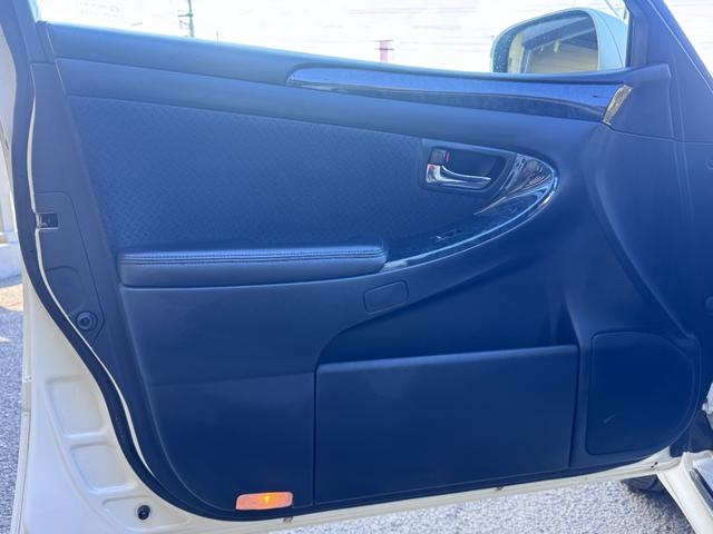 クラウン アスリート 60thスペシャルエディション ETC オートクルーズコントロール バックカメラ ナビ アルミホイール HID AT スマートキー 盗難防止システム パワーシート CD MD 衝突安全ボディ ABS ESC エアコン(34枚目)