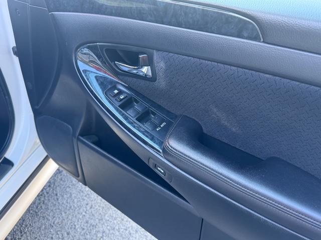 クラウン アスリート 60thスペシャルエディション ETC オートクルーズコントロール バックカメラ ナビ アルミホイール HID AT スマートキー 盗難防止システム パワーシート CD MD 衝突安全ボディ ABS ESC エアコン(40枚目)