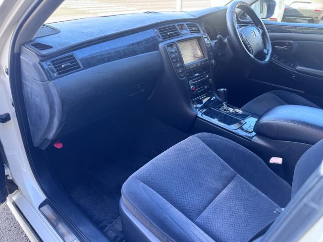 クラウン アスリート 60thスペシャルエディション ETC オートクルーズコントロール バックカメラ ナビ アルミホイール HID AT スマートキー 盗難防止システム パワーシート CD MD 衝突安全ボディ ABS ESC エアコン(47枚目)