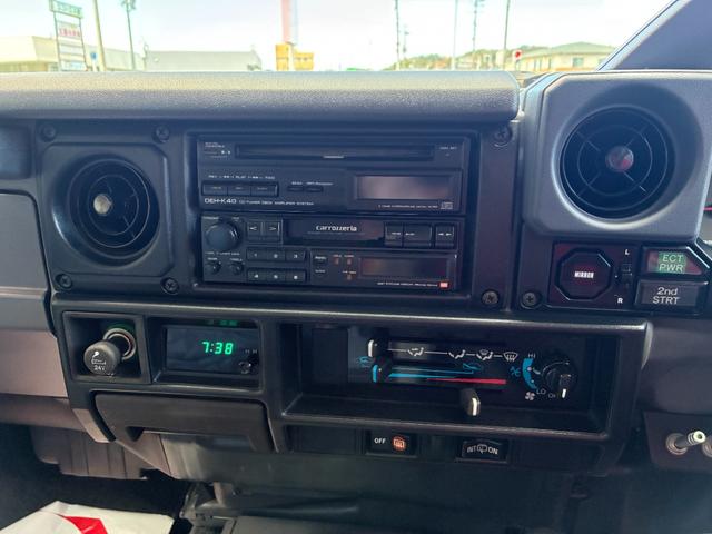 ランドクルーザー７０ ＺＸ　４ＷＤ　サンルーフ　ＡＴ　ＣＤ（4枚目）