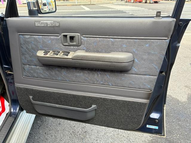 ランドクルーザー７０ ＺＸ　４ＷＤ　サンルーフ　ＡＴ　ＣＤ（11枚目）