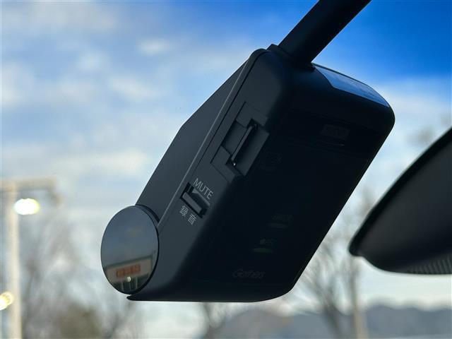 オデッセイ アブソルート・ＥＸホンダセンジング　純正９型ナビ　フルセグＴＶ　全方位　Ｆ型モニター　ＢＴ　衝突軽減　追従走行　レーンキープ　コーナーセンサー　ハーフレザー　パワーシート　純正フロアマット　ＬＥＤヘッドライト　フォグランプ　オートライト（16枚目）