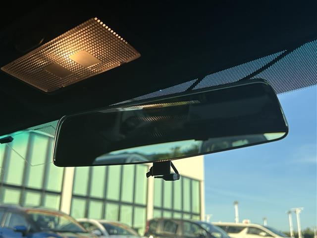 ８６ ＧＴ　ＭＯＭＯステアリング　純正ナビ　フルセグＴＶ　Ｂカメ　前後ドラレコ　スマートキー　　ＥＴＣ　ＡＷ　フルオートエアコン　電動格納ミラー　ＨＩＤヘッド　フォグランプ　ヘッドライトレベライザー（5枚目）