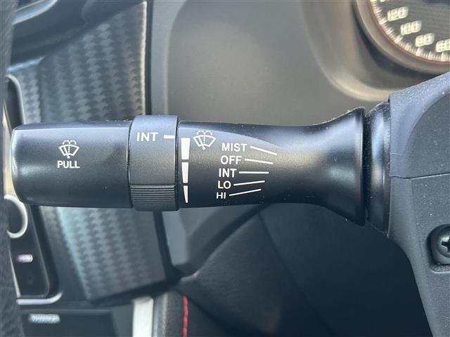 ８６ ＧＴ　ＭＯＭＯステアリング　純正ナビ　フルセグＴＶ　Ｂカメ　前後ドラレコ　スマートキー　　ＥＴＣ　ＡＷ　フルオートエアコン　電動格納ミラー　ＨＩＤヘッド　フォグランプ　ヘッドライトレベライザー（8枚目）