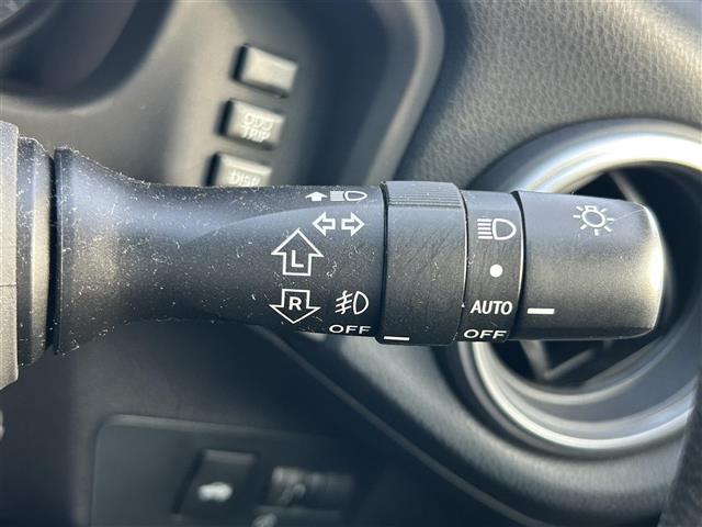 ８６ ＧＴ　ＭＯＭＯステアリング　純正ナビ　フルセグＴＶ　Ｂカメ　前後ドラレコ　スマートキー　　ＥＴＣ　ＡＷ　フルオートエアコン　電動格納ミラー　ＨＩＤヘッド　フォグランプ　ヘッドライトレベライザー（9枚目）