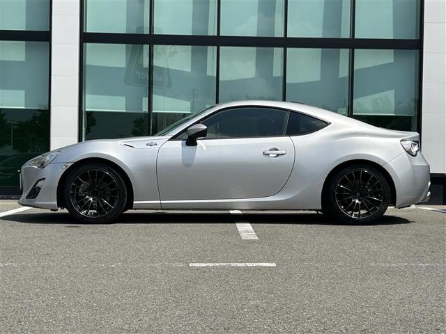 ８６ ＧＴ　ＭＯＭＯステアリング　純正ナビ　フルセグＴＶ　Ｂカメ　前後ドラレコ　スマートキー　　ＥＴＣ　ＡＷ　フルオートエアコン　電動格納ミラー　ＨＩＤヘッド　フォグランプ　ヘッドライトレベライザー（12枚目）