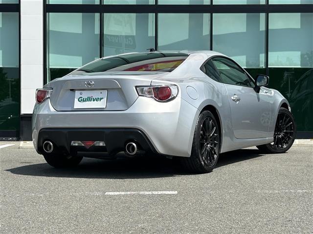 ８６ ＧＴ　ＭＯＭＯステアリング　純正ナビ　フルセグＴＶ　Ｂカメ　前後ドラレコ　スマートキー　　ＥＴＣ　ＡＷ　フルオートエアコン　電動格納ミラー　ＨＩＤヘッド　フォグランプ　ヘッドライトレベライザー（15枚目）