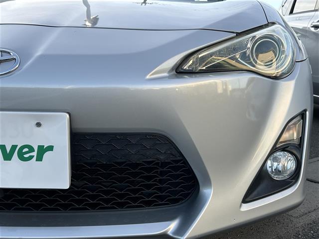 ８６ ＧＴ　ＭＯＭＯステアリング　純正ナビ　フルセグＴＶ　Ｂカメ　前後ドラレコ　スマートキー　　ＥＴＣ　ＡＷ　フルオートエアコン　電動格納ミラー　ＨＩＤヘッド　フォグランプ　ヘッドライトレベライザー（17枚目）