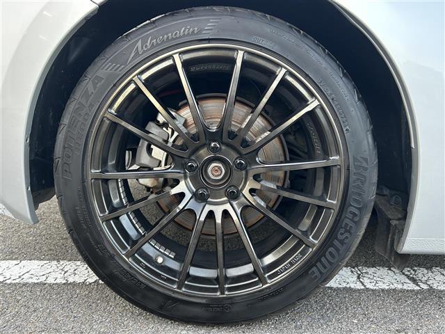 ８６ ＧＴ　ＭＯＭＯステアリング　純正ナビ　フルセグＴＶ　Ｂカメ　前後ドラレコ　スマートキー　　ＥＴＣ　ＡＷ　フルオートエアコン　電動格納ミラー　ＨＩＤヘッド　フォグランプ　ヘッドライトレベライザー（19枚目）