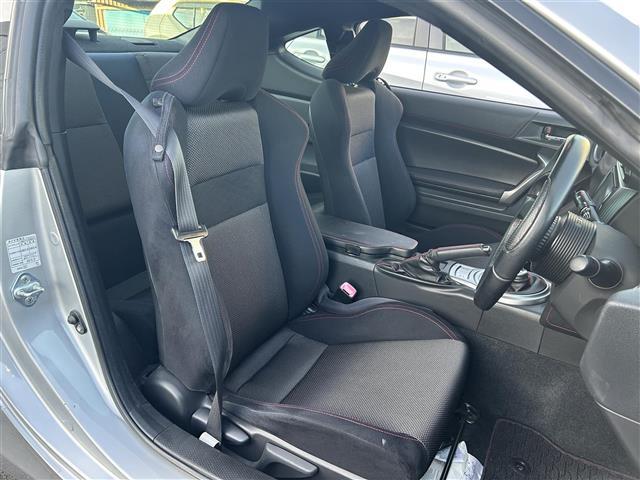 ８６ ＧＴ　ＭＯＭＯステアリング　純正ナビ　フルセグＴＶ　Ｂカメ　前後ドラレコ　スマートキー　　ＥＴＣ　ＡＷ　フルオートエアコン　電動格納ミラー　ＨＩＤヘッド　フォグランプ　ヘッドライトレベライザー（21枚目）