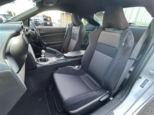 ８６ ＧＴ　ＭＯＭＯステアリング　純正ナビ　フルセグＴＶ　Ｂカメ　前後ドラレコ　スマートキー　　ＥＴＣ　ＡＷ　フルオートエアコン　電動格納ミラー　ＨＩＤヘッド　フォグランプ　ヘッドライトレベライザー（24枚目）