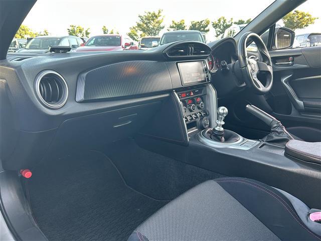 ８６ ＧＴ　ＭＯＭＯステアリング　純正ナビ　フルセグＴＶ　Ｂカメ　前後ドラレコ　スマートキー　　ＥＴＣ　ＡＷ　フルオートエアコン　電動格納ミラー　ＨＩＤヘッド　フォグランプ　ヘッドライトレベライザー（25枚目）