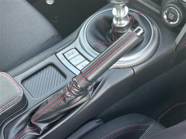 ８６ ＧＴ　ＭＯＭＯステアリング　純正ナビ　フルセグＴＶ　Ｂカメ　前後ドラレコ　スマートキー　　ＥＴＣ　ＡＷ　フルオートエアコン　電動格納ミラー　ＨＩＤヘッド　フォグランプ　ヘッドライトレベライザー（28枚目）