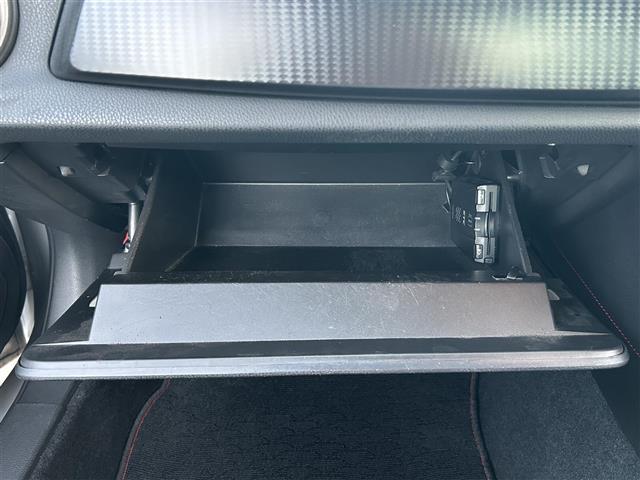 ８６ ＧＴ　ＭＯＭＯステアリング　純正ナビ　フルセグＴＶ　Ｂカメ　前後ドラレコ　スマートキー　　ＥＴＣ　ＡＷ　フルオートエアコン　電動格納ミラー　ＨＩＤヘッド　フォグランプ　ヘッドライトレベライザー（36枚目）