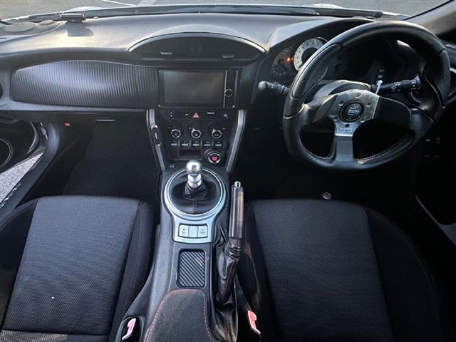 ８６ ＧＴ　ＭＯＭＯステアリング　純正ナビ　フルセグＴＶ　Ｂカメ　前後ドラレコ　スマートキー　　ＥＴＣ　ＡＷ　フルオートエアコン　電動格納ミラー　ＨＩＤヘッド　フォグランプ　ヘッドライトレベライザー（42枚目）