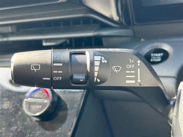 セレナ ハイウェイスターＶ　純正１２．３インチナビ　全方位カメラ　両側パワスラ　プロパイロット　デジタルインナーミラー　ビルトインＥＴＣ２．０　ドラレコ　前後コーナーセンサー　ステアリングリモコン　パドルシフト　置くだけ充電器（12枚目）