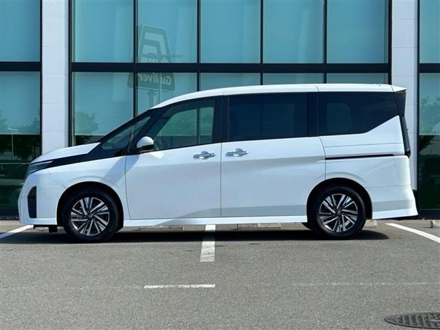 セレナ ハイウェイスターＶ　純正１２．３インチナビ　全方位カメラ　両側パワスラ　プロパイロット　デジタルインナーミラー　ビルトインＥＴＣ２．０　ドラレコ　前後コーナーセンサー　ステアリングリモコン　パドルシフト　置くだけ充電器（16枚目）