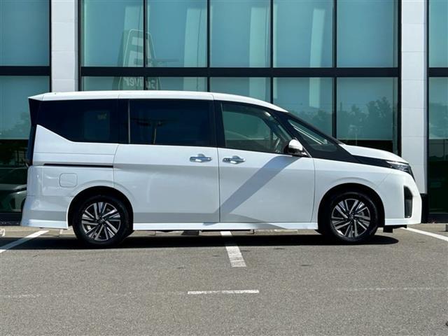 セレナ ハイウェイスターＶ　純正１２．３インチナビ　全方位カメラ　両側パワスラ　プロパイロット　デジタルインナーミラー　ビルトインＥＴＣ２．０　ドラレコ　前後コーナーセンサー　ステアリングリモコン　パドルシフト　置くだけ充電器（19枚目）