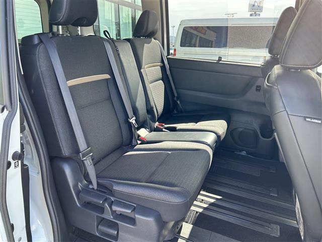 セレナ ハイウェイスターＶ　純正１２．３インチナビ　全方位カメラ　両側パワスラ　プロパイロット　デジタルインナーミラー　ビルトインＥＴＣ２．０　ドラレコ　前後コーナーセンサー　ステアリングリモコン　パドルシフト　置くだけ充電器（25枚目）