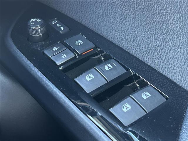 プリウス Ｓツーリングセレクション　純正７インチワイドナビ　フルセグＴＶ　Ｂｌｕｅｔｏｏｔｈ　ＣＤ　ＤＶＤ　バックカメラ　ビルトインＥＴＣ　衝突軽減カメラ　クルーズコントロール　シートヒーター　ステアリングスイッチ　ドアバイザー（39枚目）
