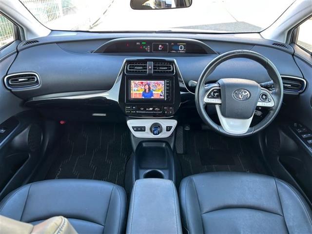 プリウス Ｓツーリングセレクション　純正７インチワイドナビ　フルセグＴＶ　Ｂｌｕｅｔｏｏｔｈ　ＣＤ　ＤＶＤ　バックカメラ　ビルトインＥＴＣ　衝突軽減カメラ　クルーズコントロール　シートヒーター　ステアリングスイッチ　ドアバイザー（42枚目）