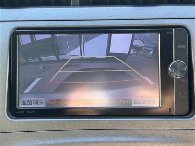 プリウス Ｓ　純正ナビ　車高調　社外グリル　Ｂカメ　ＥＴＣ　フロントカメラ　レーダー探知機　フルオートパワーウインドウ　スペアキー　電動格納ミラー　ドアバイザー　トノカバー　ＨＩＤヘッドライト　純正フロアマット（3枚目）