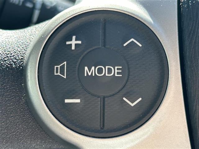 プリウス Ｓ　純正ナビ　車高調　社外グリル　Ｂカメ　ＥＴＣ　フロントカメラ　レーダー探知機　フルオートパワーウインドウ　スペアキー　電動格納ミラー　ドアバイザー　トノカバー　ＨＩＤヘッドライト　純正フロアマット（9枚目）