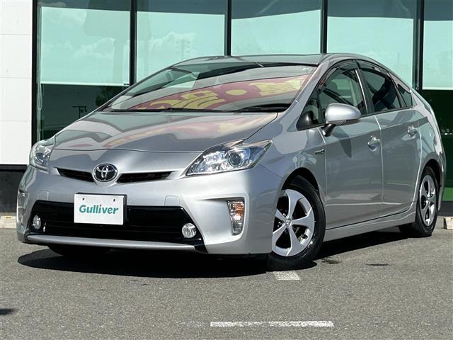 プリウス Ｓ　純正ナビ　車高調　社外グリル　Ｂカメ　ＥＴＣ　フロントカメラ　レーダー探知機　フルオートパワーウインドウ　スペアキー　電動格納ミラー　ドアバイザー　トノカバー　ＨＩＤヘッドライト　純正フロアマット（13枚目）