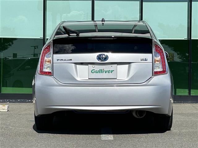 プリウス Ｓ　純正ナビ　車高調　社外グリル　Ｂカメ　ＥＴＣ　フロントカメラ　レーダー探知機　フルオートパワーウインドウ　スペアキー　電動格納ミラー　ドアバイザー　トノカバー　ＨＩＤヘッドライト　純正フロアマット（15枚目）