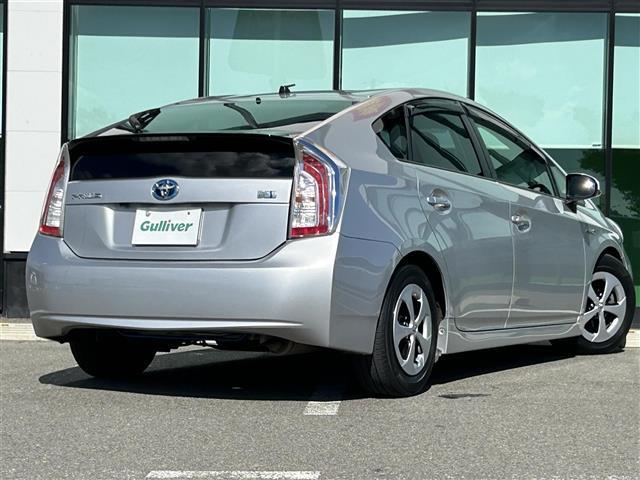 プリウス Ｓ　純正ナビ　車高調　社外グリル　Ｂカメ　ＥＴＣ　フロントカメラ　レーダー探知機　フルオートパワーウインドウ　スペアキー　電動格納ミラー　ドアバイザー　トノカバー　ＨＩＤヘッドライト　純正フロアマット（16枚目）