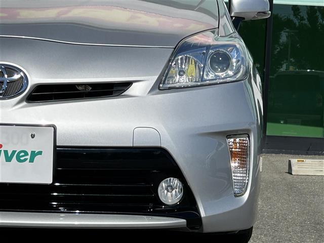 プリウス Ｓ　純正ナビ　車高調　社外グリル　Ｂカメ　ＥＴＣ　フロントカメラ　レーダー探知機　フルオートパワーウインドウ　スペアキー　電動格納ミラー　ドアバイザー　トノカバー　ＨＩＤヘッドライト　純正フロアマット（18枚目）