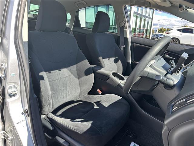 プリウス Ｓ　純正ナビ　車高調　社外グリル　Ｂカメ　ＥＴＣ　フロントカメラ　レーダー探知機　フルオートパワーウインドウ　スペアキー　電動格納ミラー　ドアバイザー　トノカバー　ＨＩＤヘッドライト　純正フロアマット（22枚目）