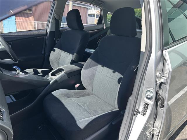 プリウス Ｓ　純正ナビ　車高調　社外グリル　Ｂカメ　ＥＴＣ　フロントカメラ　レーダー探知機　フルオートパワーウインドウ　スペアキー　電動格納ミラー　ドアバイザー　トノカバー　ＨＩＤヘッドライト　純正フロアマット（24枚目）