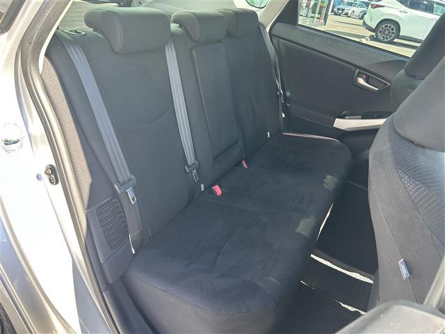 プリウス Ｓ　純正ナビ　車高調　社外グリル　Ｂカメ　ＥＴＣ　フロントカメラ　レーダー探知機　フルオートパワーウインドウ　スペアキー　電動格納ミラー　ドアバイザー　トノカバー　ＨＩＤヘッドライト　純正フロアマット（26枚目）