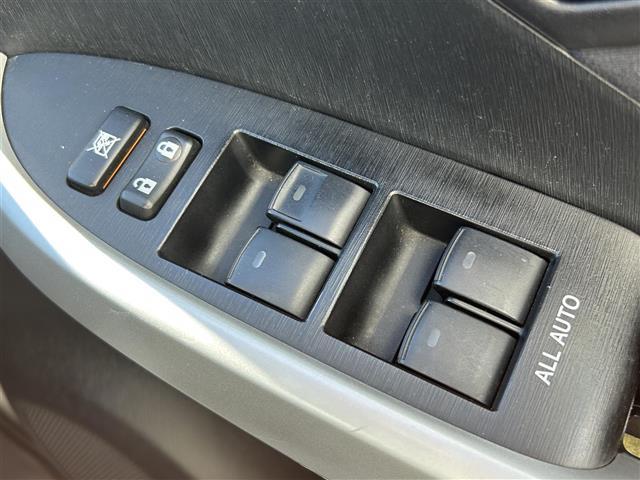 プリウス Ｓ　純正ナビ　車高調　社外グリル　Ｂカメ　ＥＴＣ　フロントカメラ　レーダー探知機　フルオートパワーウインドウ　スペアキー　電動格納ミラー　ドアバイザー　トノカバー　ＨＩＤヘッドライト　純正フロアマット（33枚目）